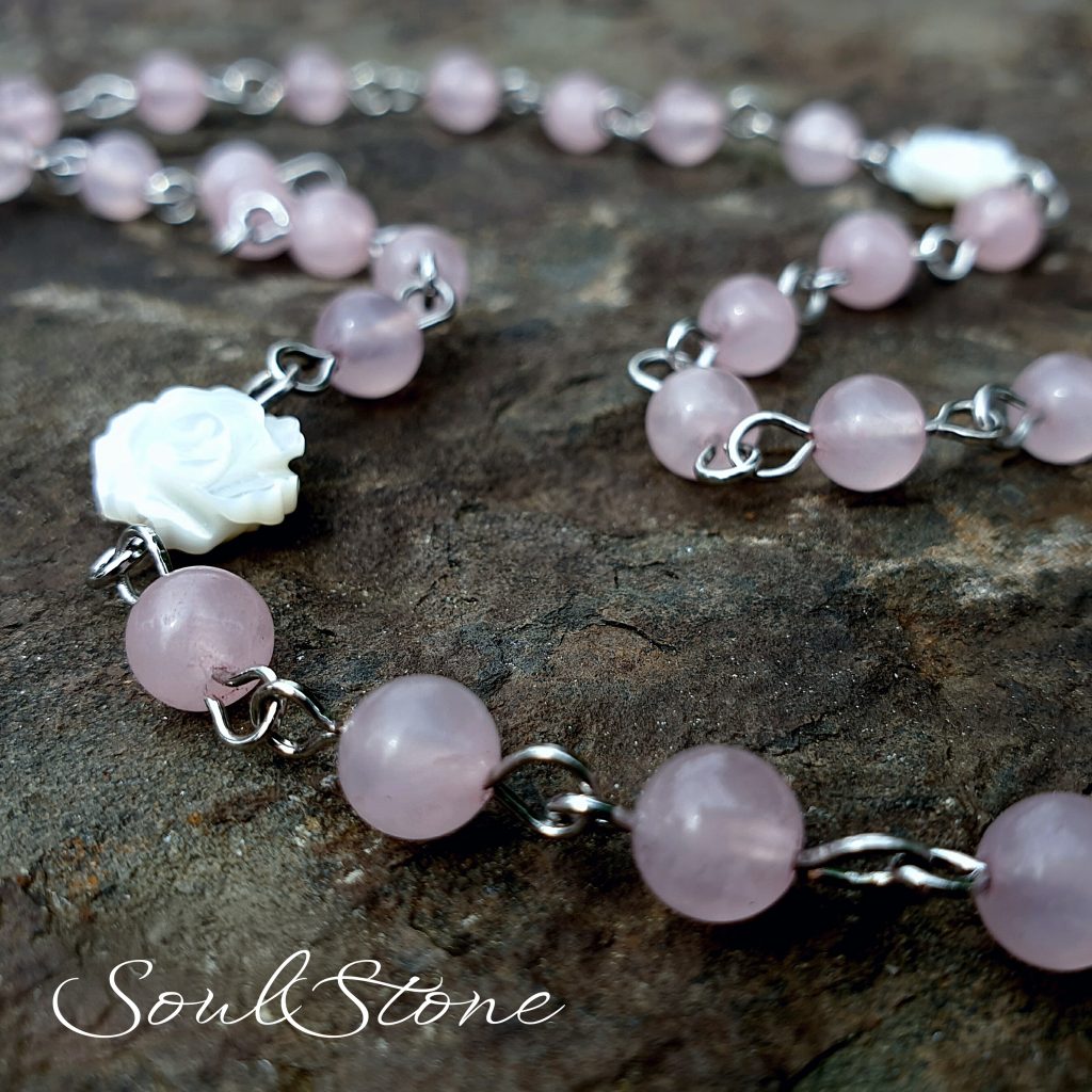 Розарий из розового кварца и перламутра