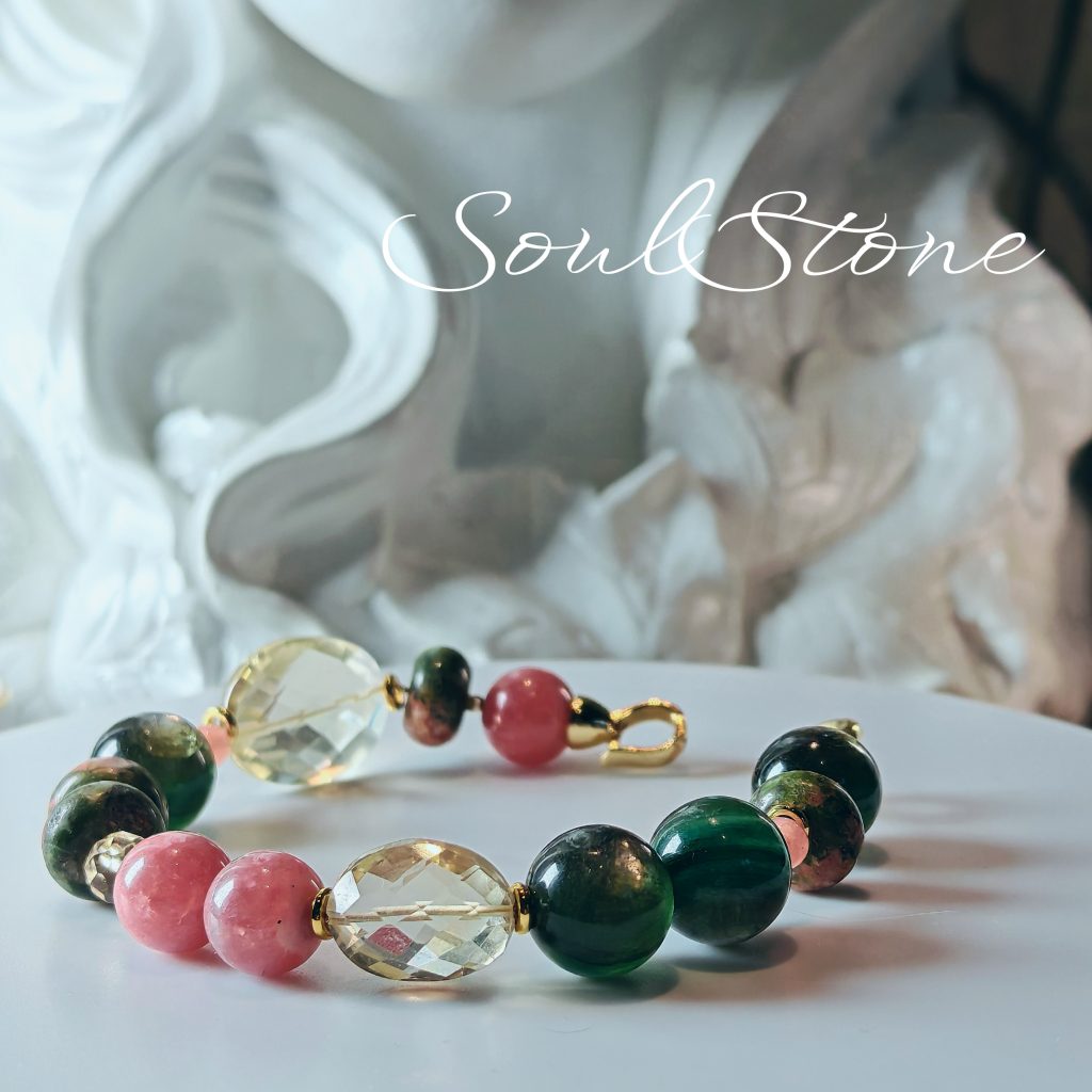 Браслет с унакитом, родохрозитом, цитрином и зелёным лепидолитом