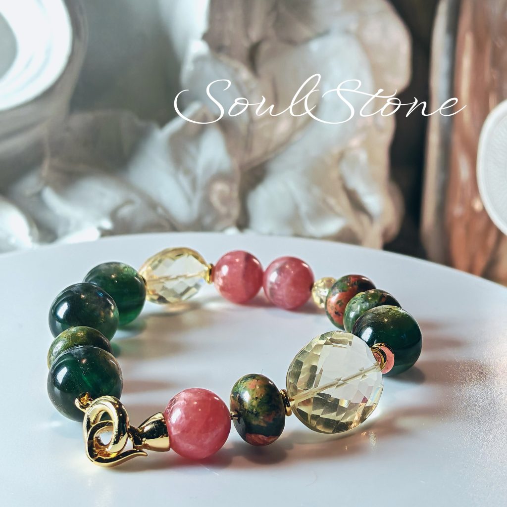 Браслет с унакитом, родохрозитом, цитрином и зелёным лепидолитом