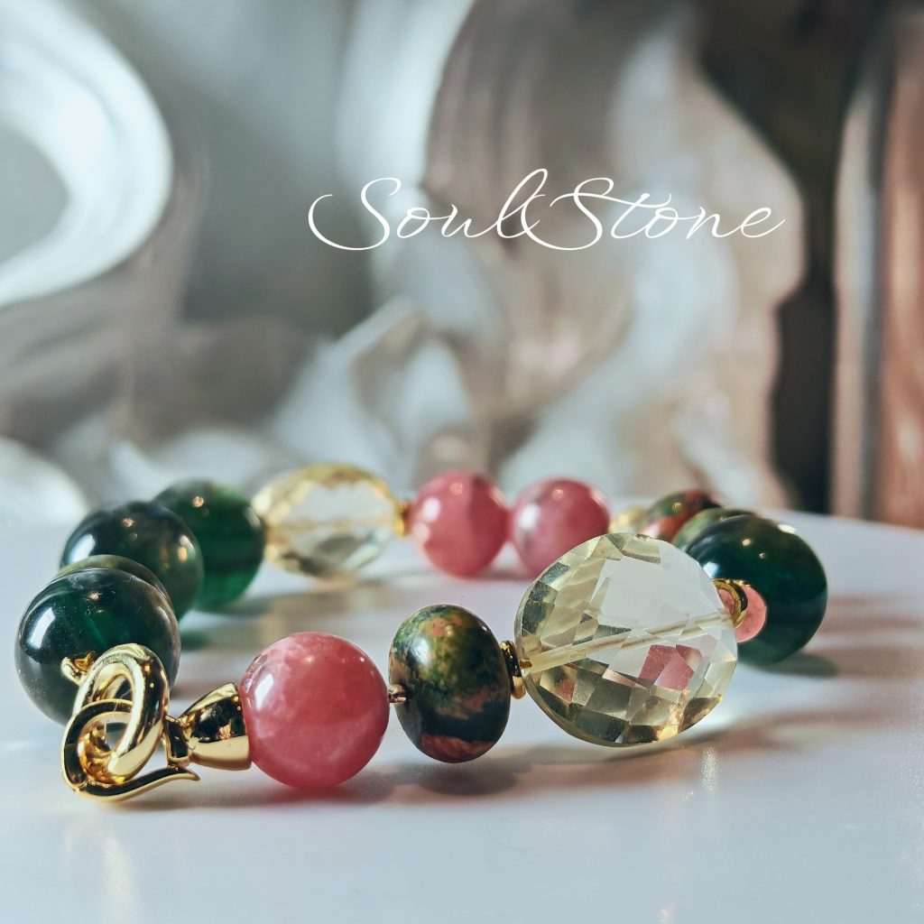 Браслет с унакитом, родохрозитом, цитрином и зелёным лепидолитом