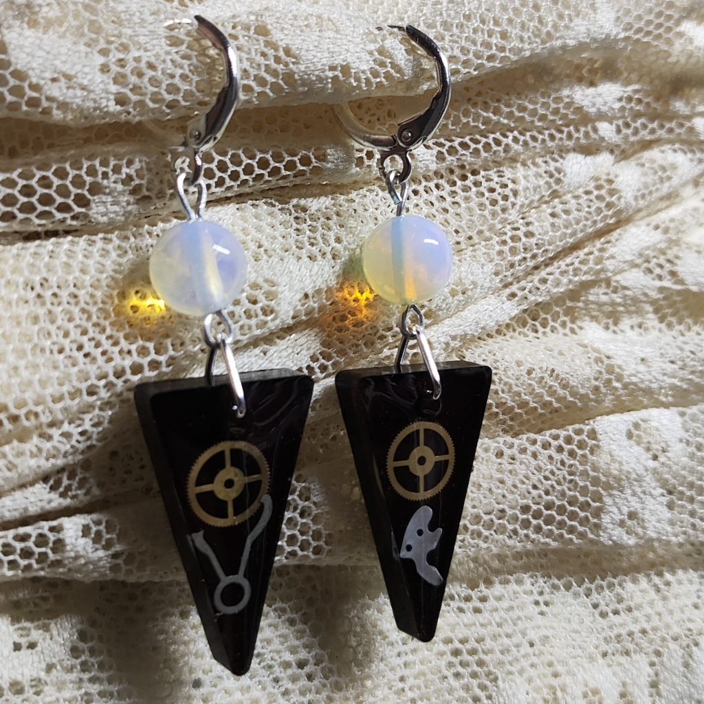 Серьги Ювелирная смола + акрил «Лунный стимпанк»