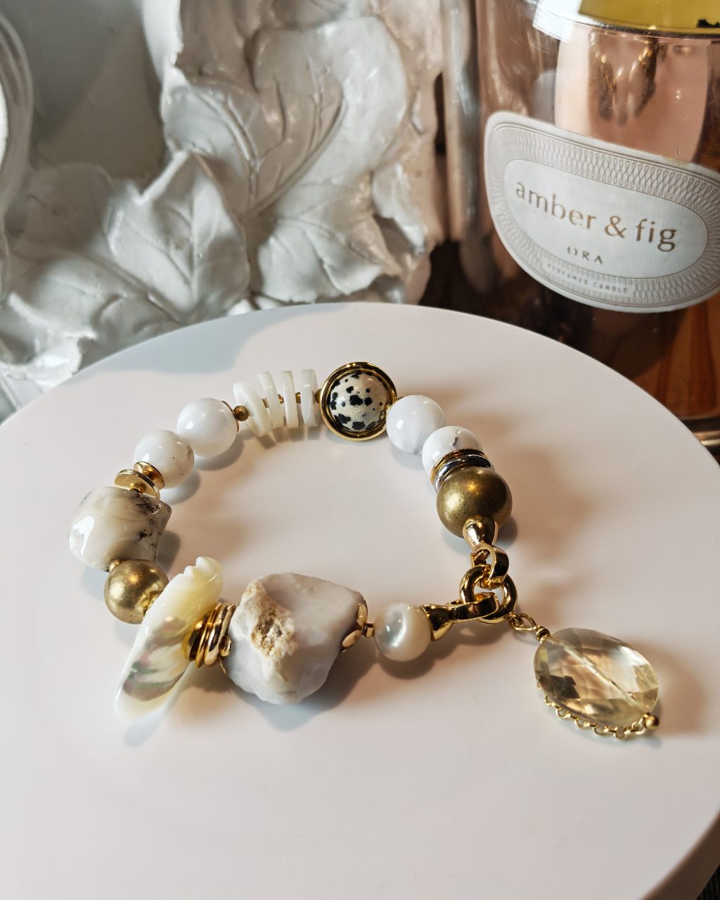 Браслет из натурального казалонга, перламутра, и латуни