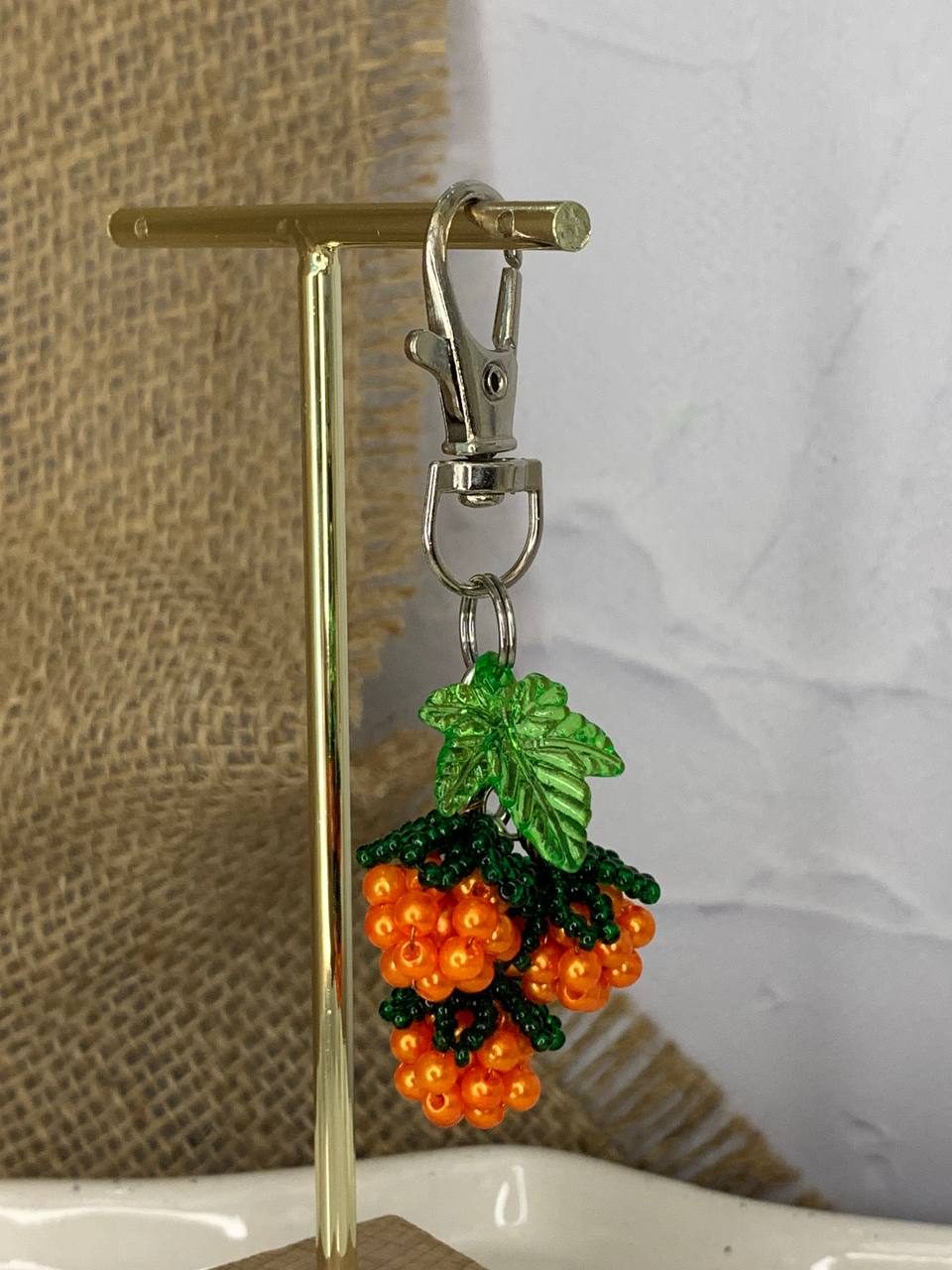 Брелок из бусин и бисера «Морошка»