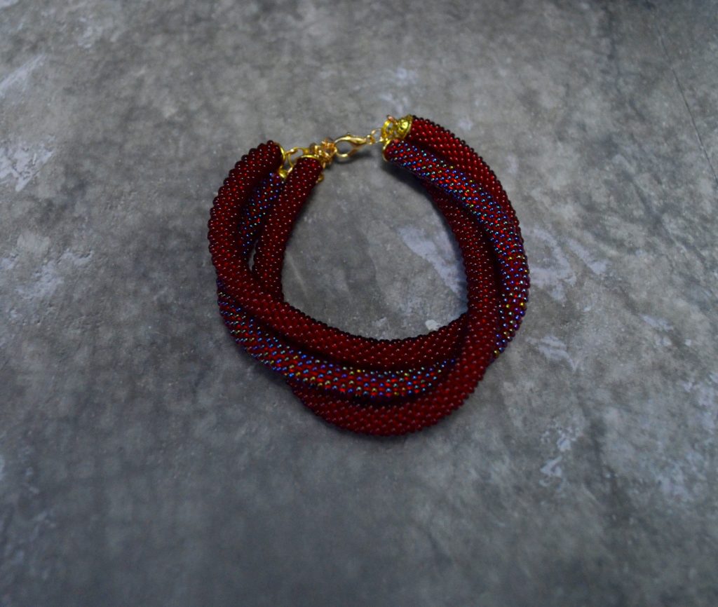 Браслет жгут из бисера