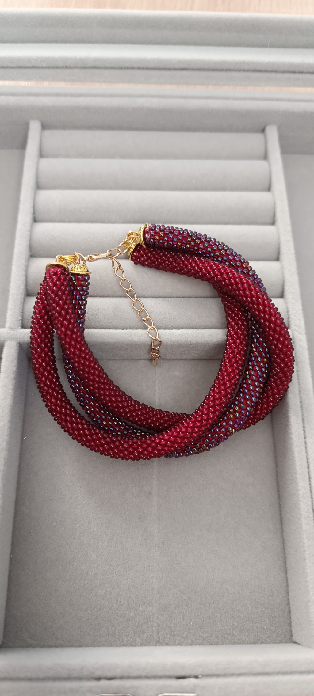 Браслет жгут из бисера