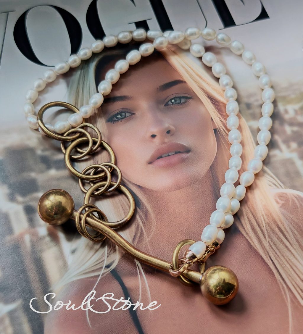 Колье из натурального жемчуга с латунью