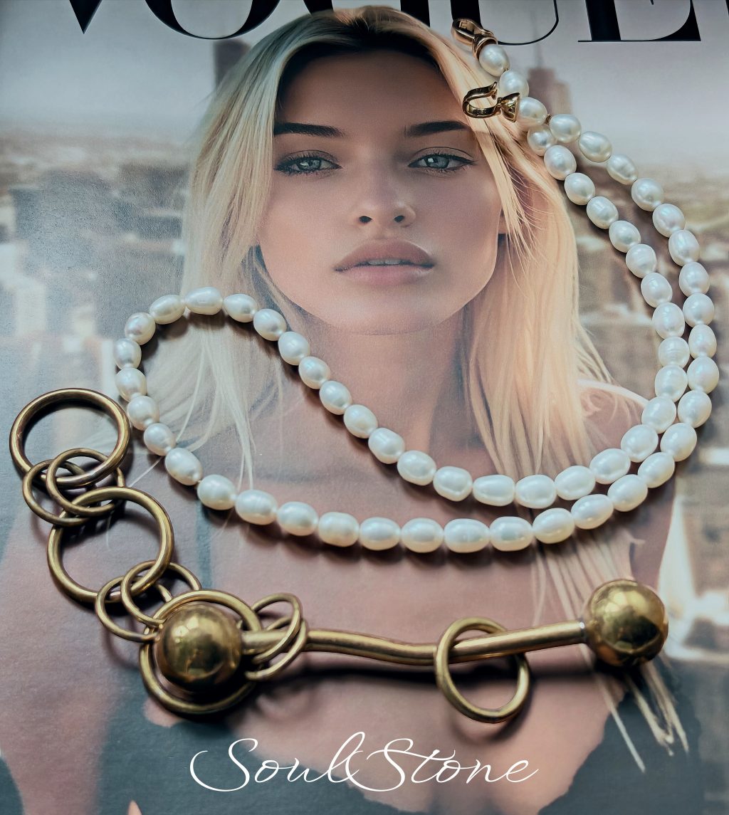 Колье из натурального жемчуга с латунью