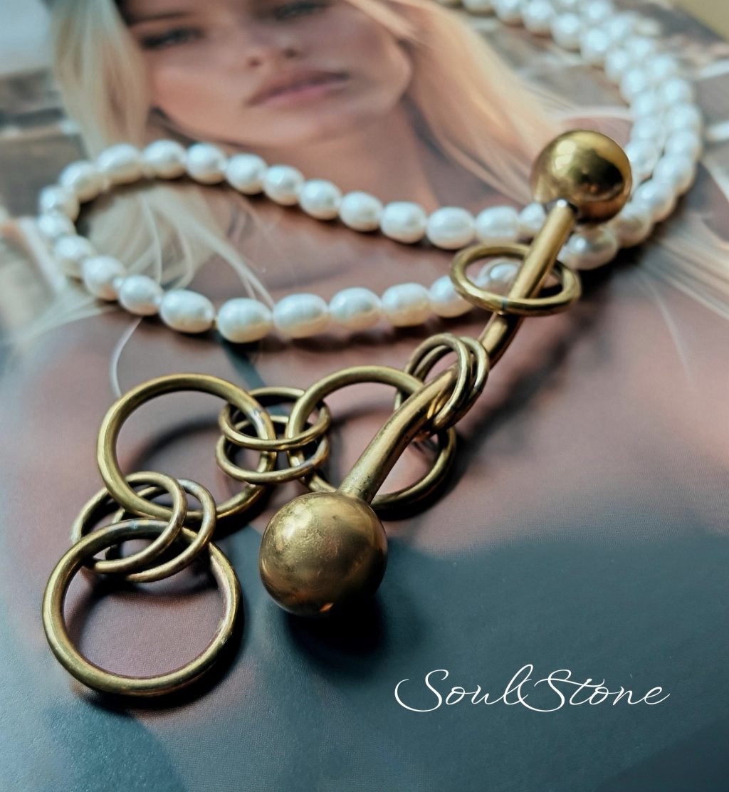 Колье из натурального жемчуга с латунью