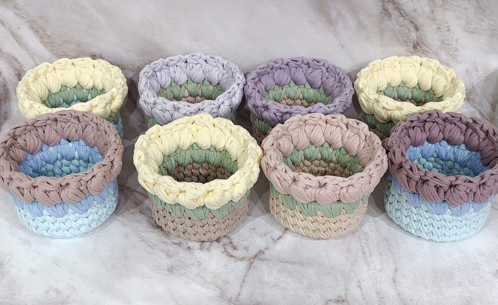 Корзинки вязаные с тюльпанами