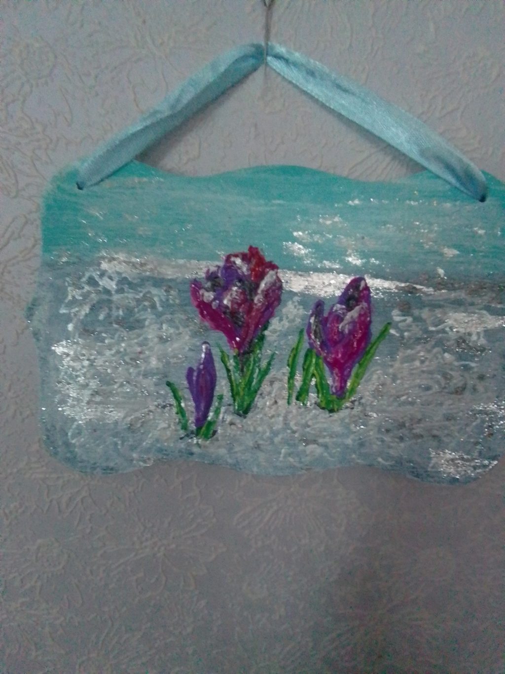 Первоцветы в снегу