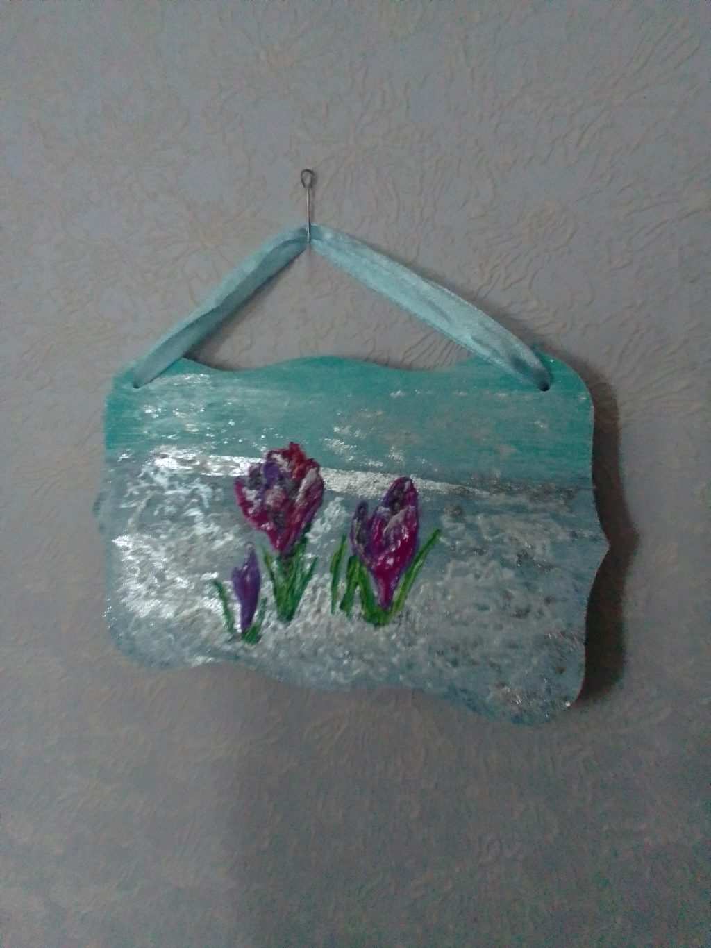 Первоцветы в снегу