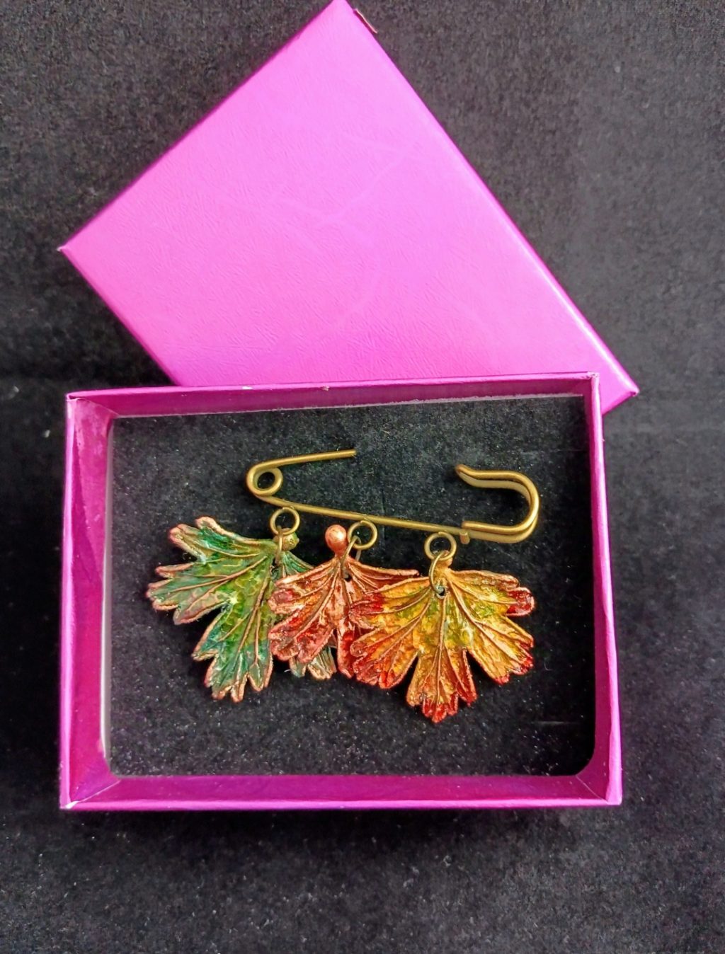 Крыжовник брошь