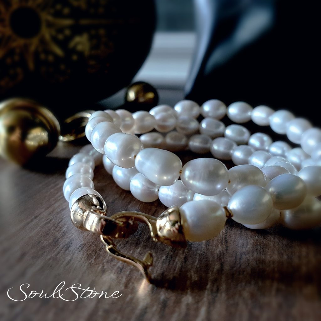 Колье из натурального жемчуга с латунью