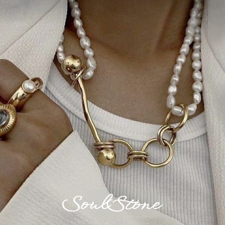 Колье из натурального жемчуга с латунью