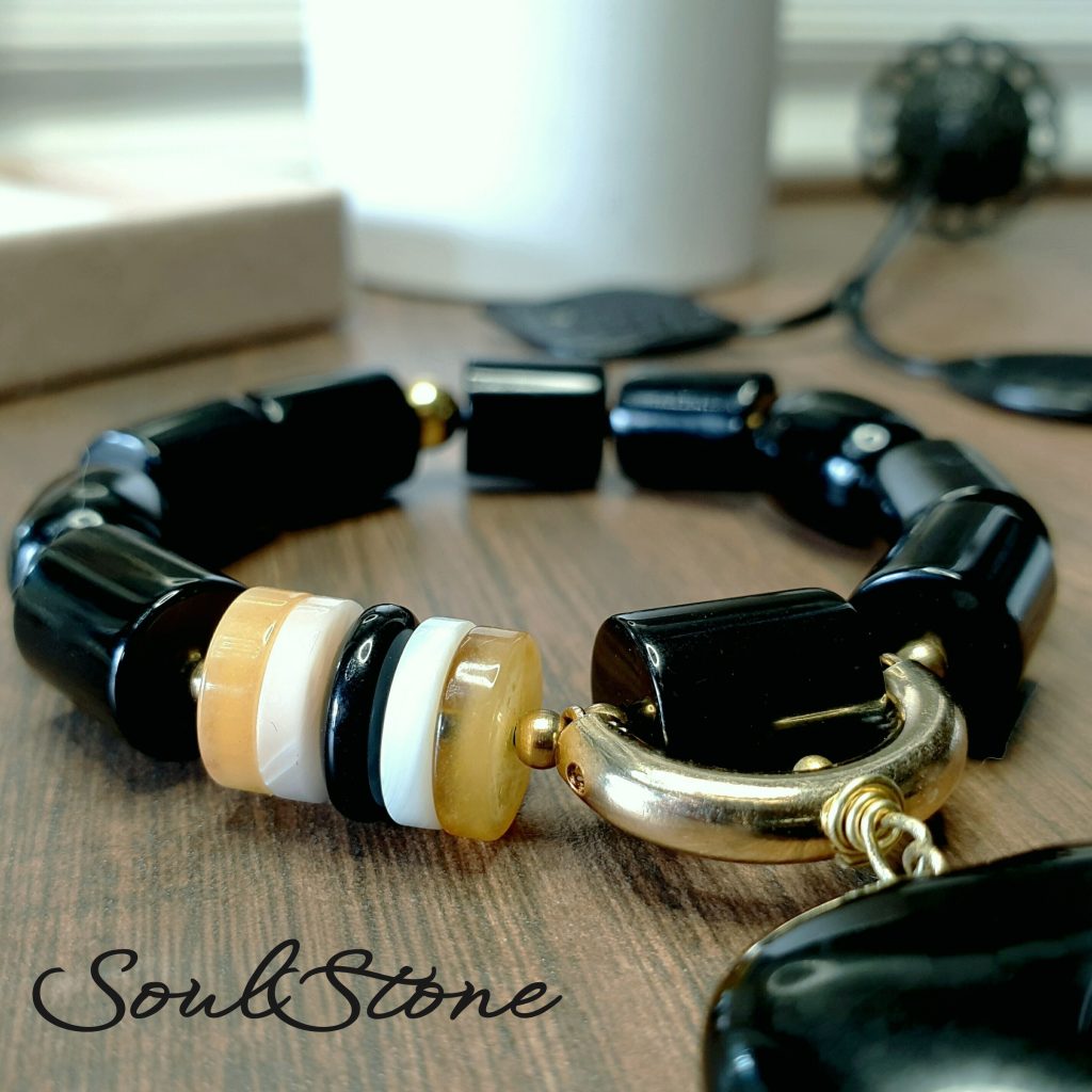 Парные браслеты с агатом и янтарем