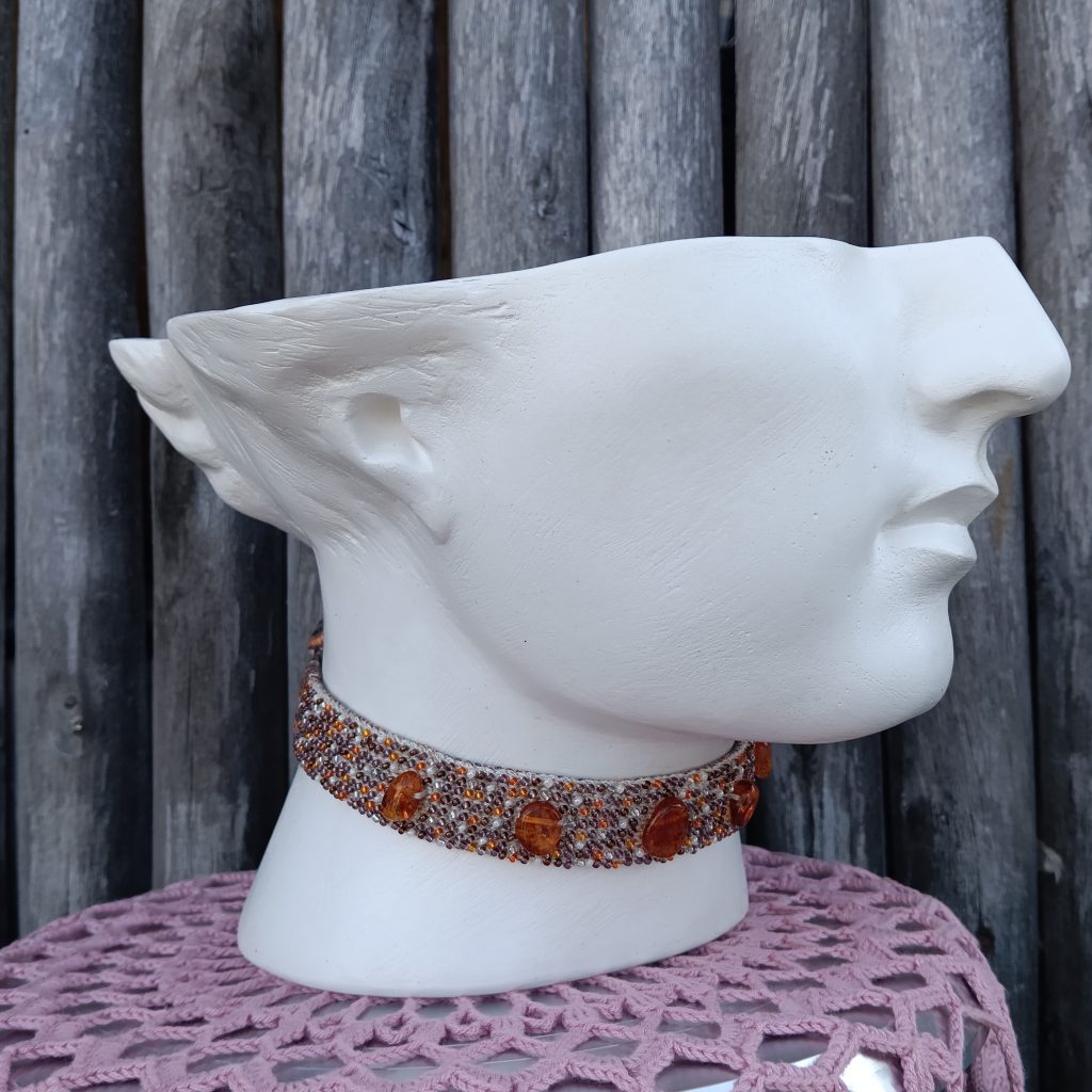 Чокер с янтарем