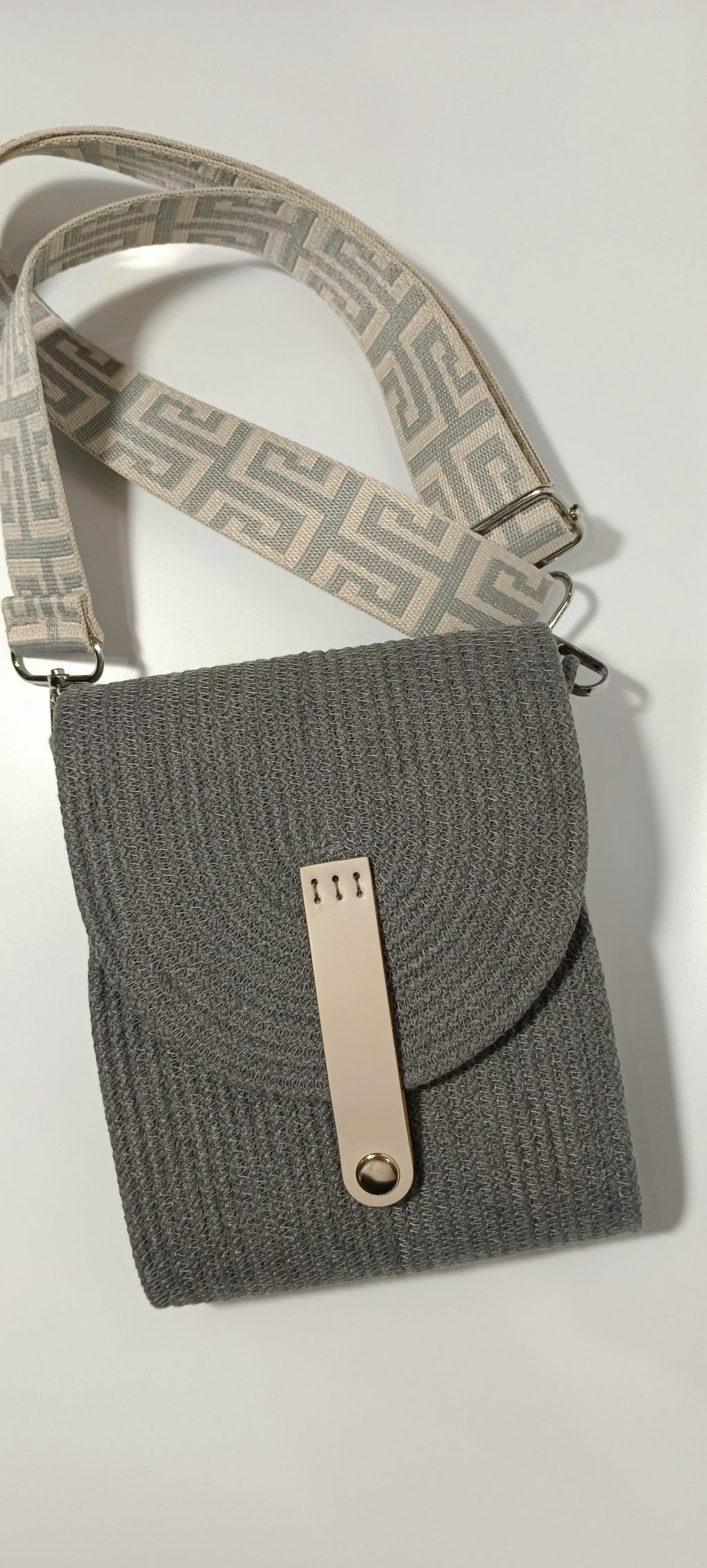 Сумка кросс-боди из шнура