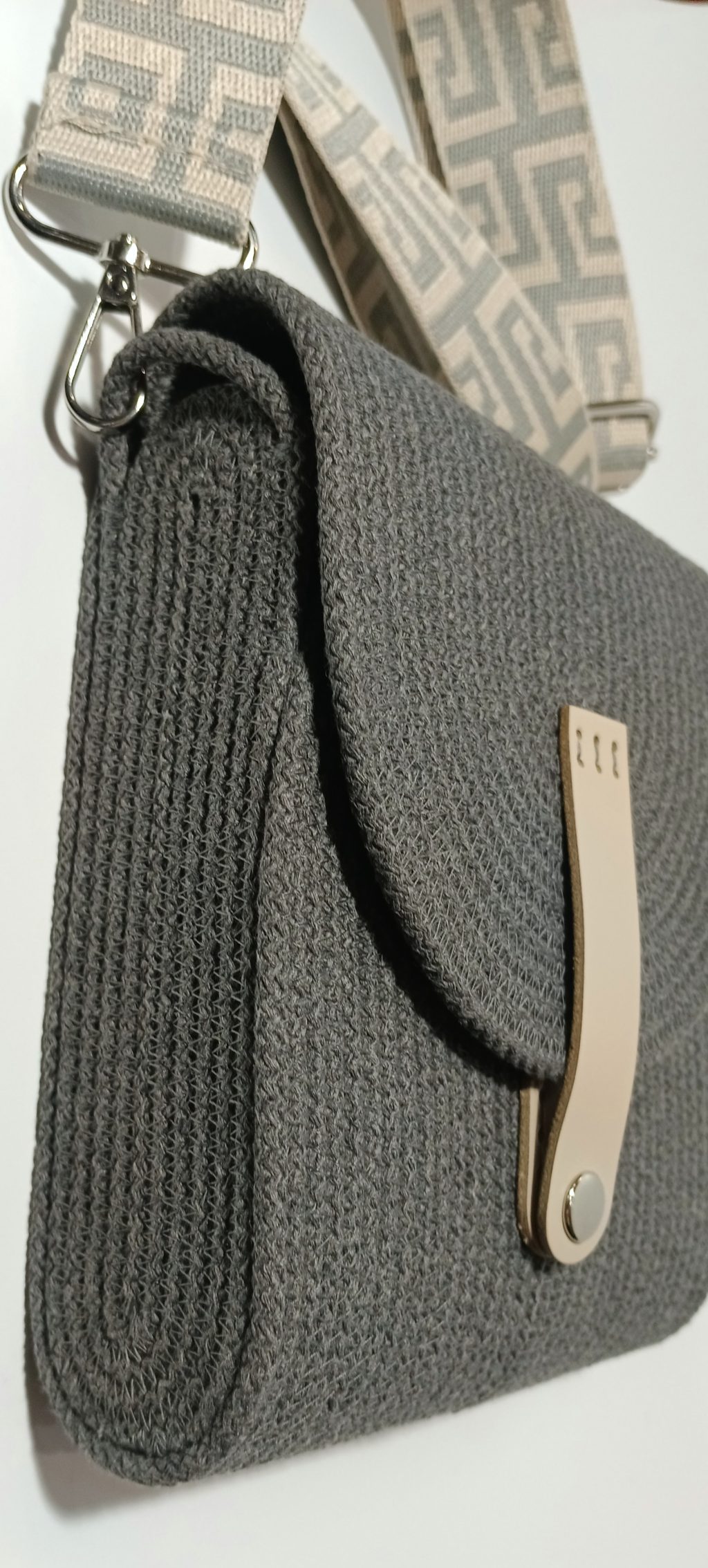 Сумка кросс-боди из шнура