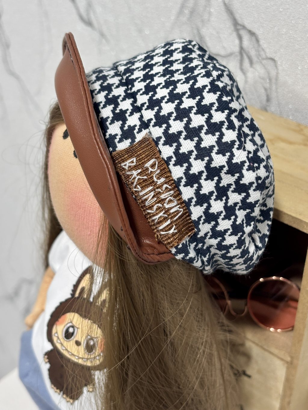 Текстильная кукла в майке Лабуба оригинальная тряпичная кукла