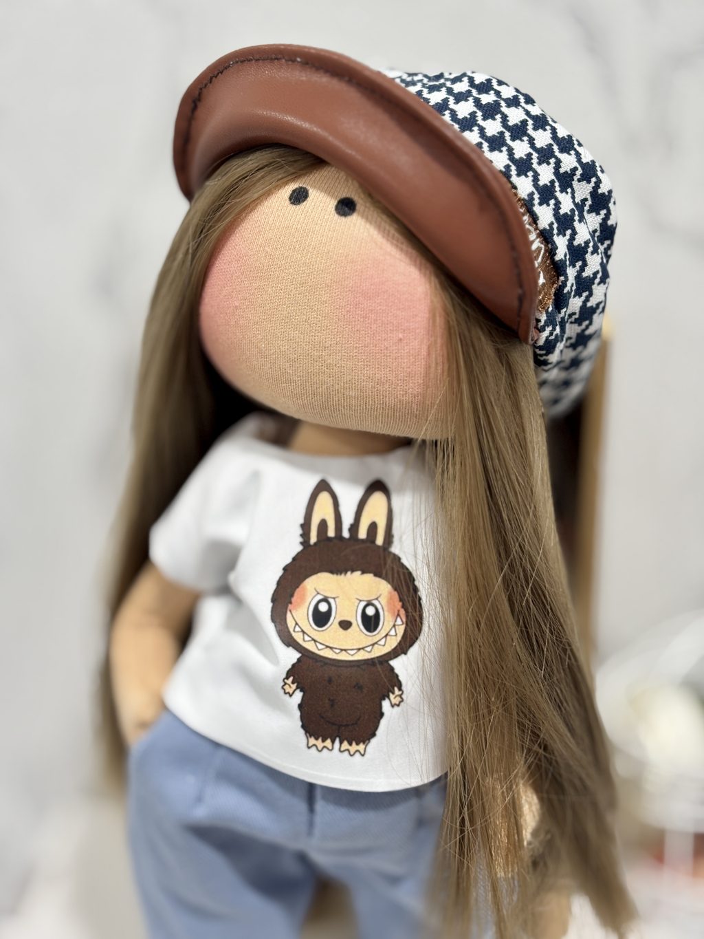 Текстильная кукла в майке Лабуба оригинальная тряпичная кукла