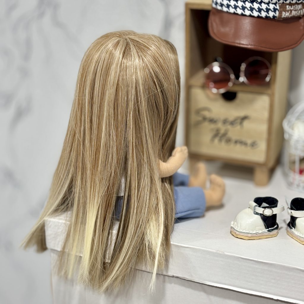 Текстильная кукла в майке Лабуба оригинальная тряпичная кукла