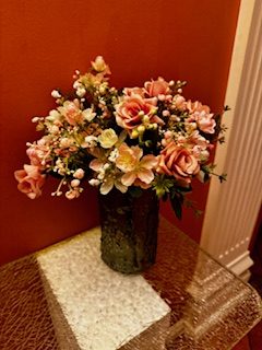 весенние цветы в вазе