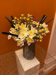 Весенний букет в вазе