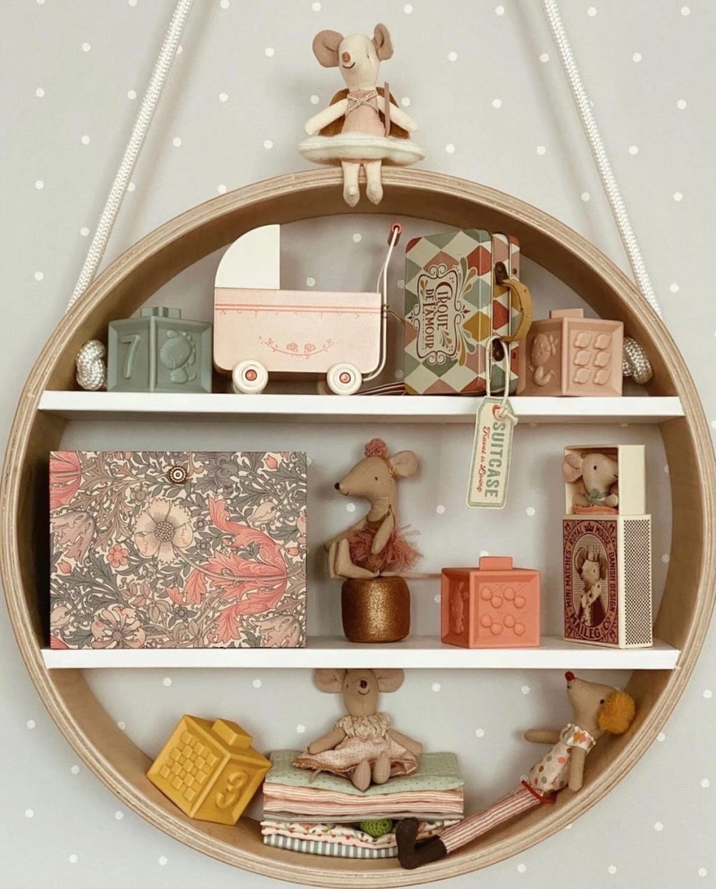 Круглая полка. Покрытие масло+краска