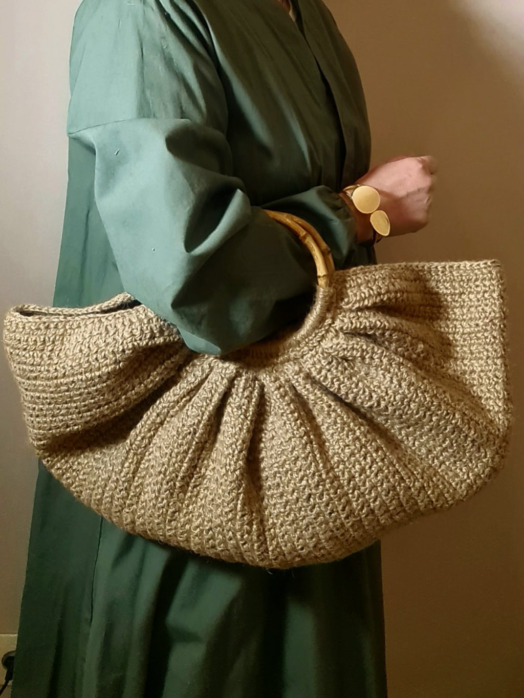 Сумка пляжная вязаная из джута с бамбуковыми ручками /ручная работа