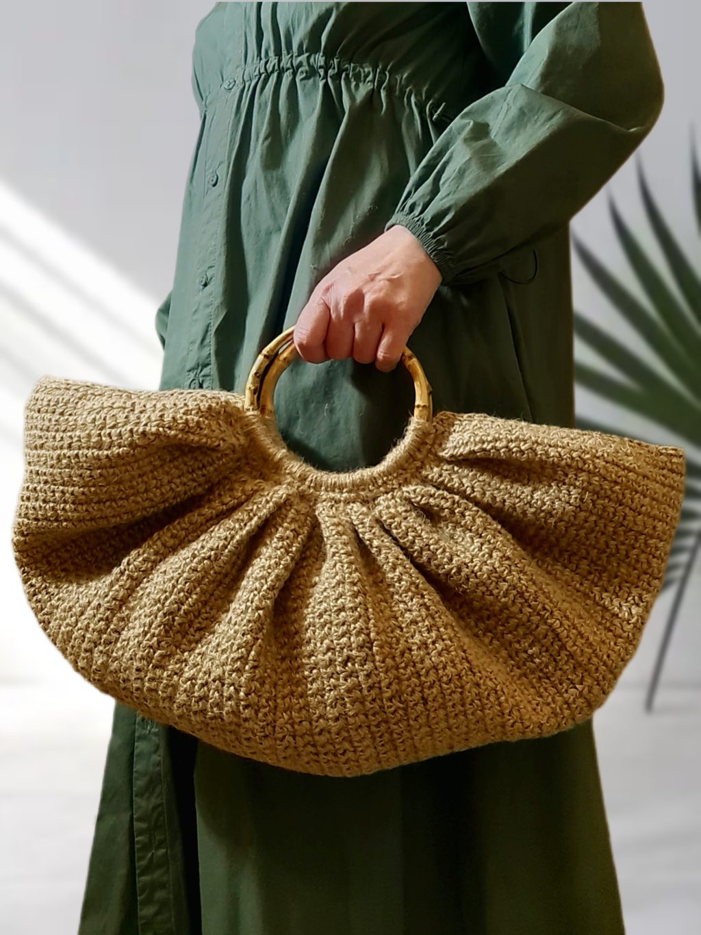 Сумка пляжная вязаная из джута с бамбуковыми ручками /ручная работа