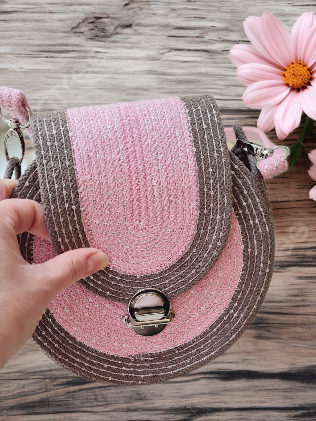 Круглая сумка через плечо с пайетками розово-коричневая, диаметр 20 см
