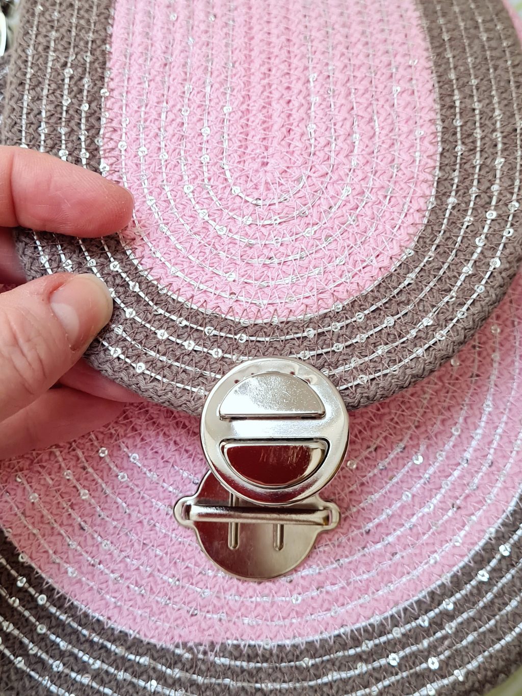 Круглая сумка через плечо с пайетками розово-коричневая, диаметр 20 см