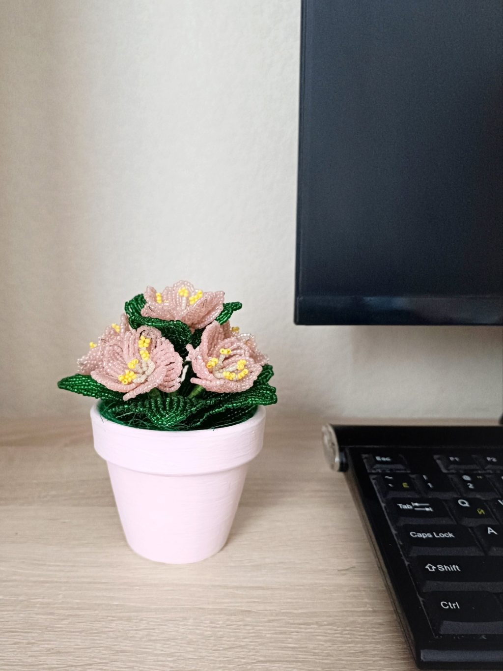 Мини цветы из бисера