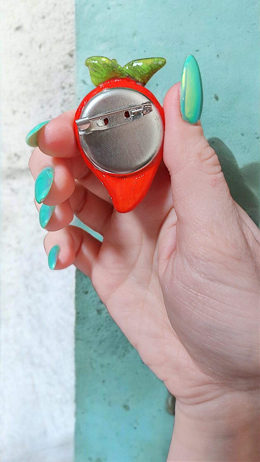 Брошь клубничка