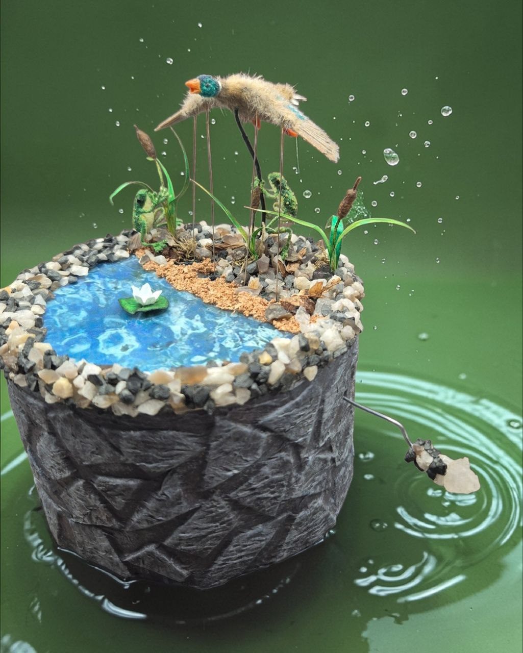 Механический минипрудик с селезнем и двумя лягушками