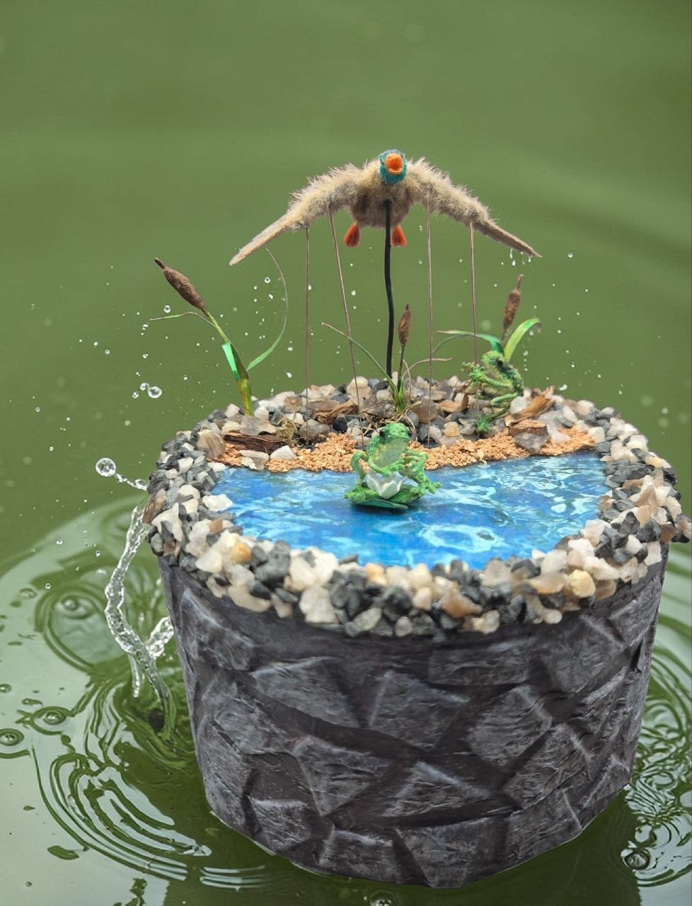 Механический минипрудик с селезнем и двумя лягушками