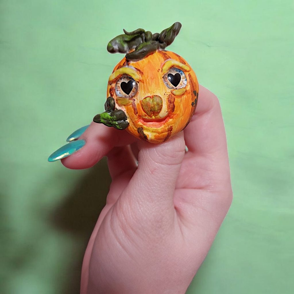 Брошь тыква с глазками