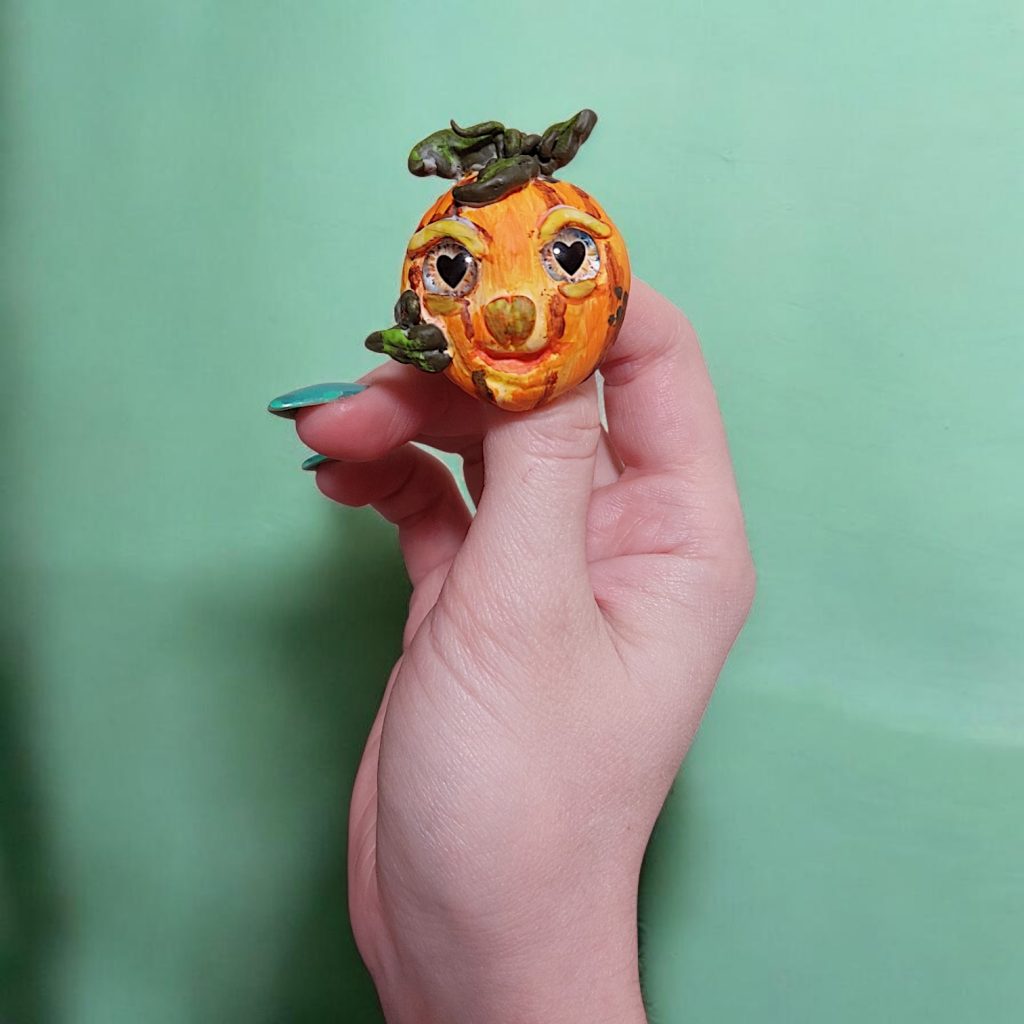 Брошь тыква с глазками