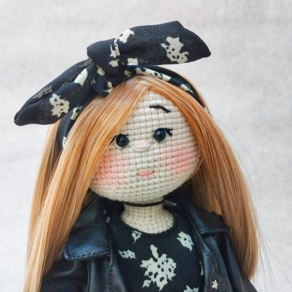 Кукла вязаная Модная Бунтарка