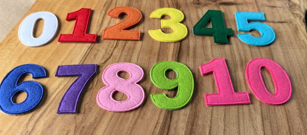 Цифры из фетра на липучке