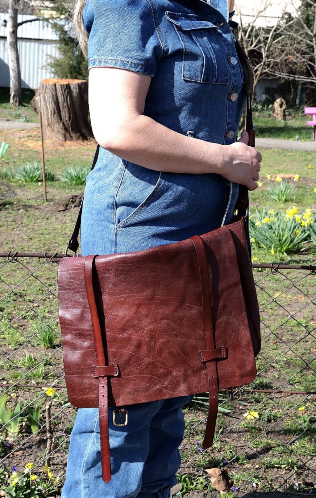 Сумка-мессенджер из «стиранной кожи»