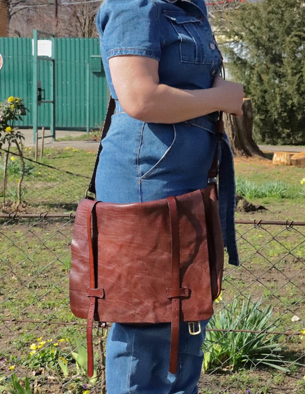 Сумка-мессенджер из «стиранной кожи»