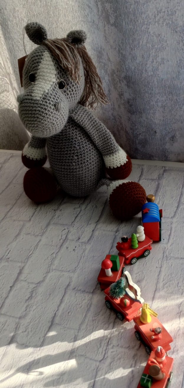 Большая вязаная Лошадка
