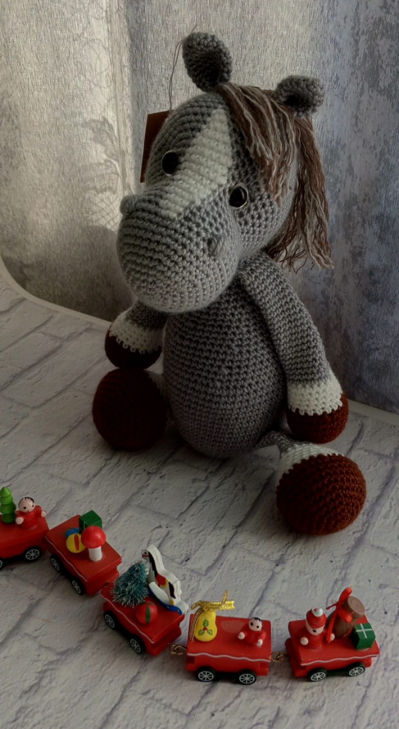 Большая вязаная Лошадка