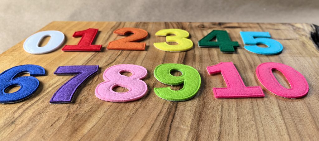 Цифры из фетра на липучке