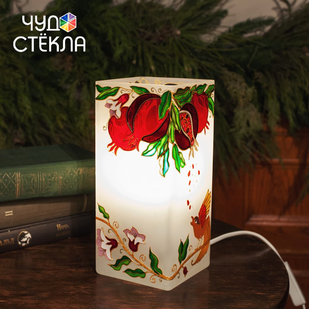 Лампа витражная «Гранаты и птицы»
