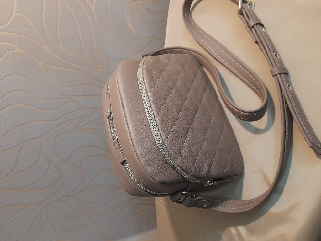 Сумка через плечо с кармашками