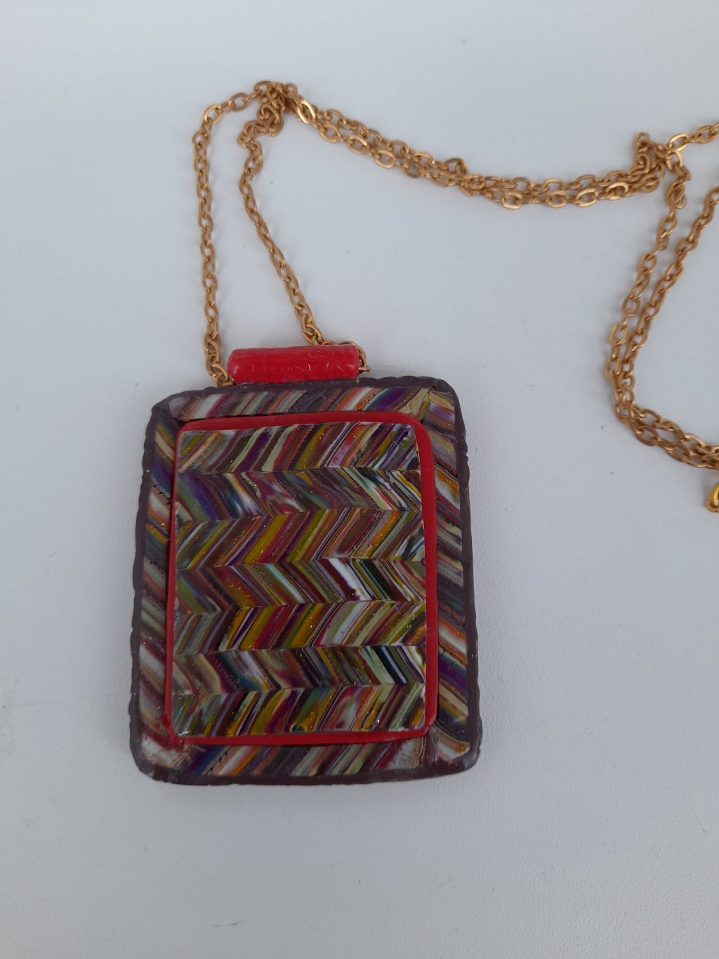 Кулон «Зигзаг» из полимерной глины