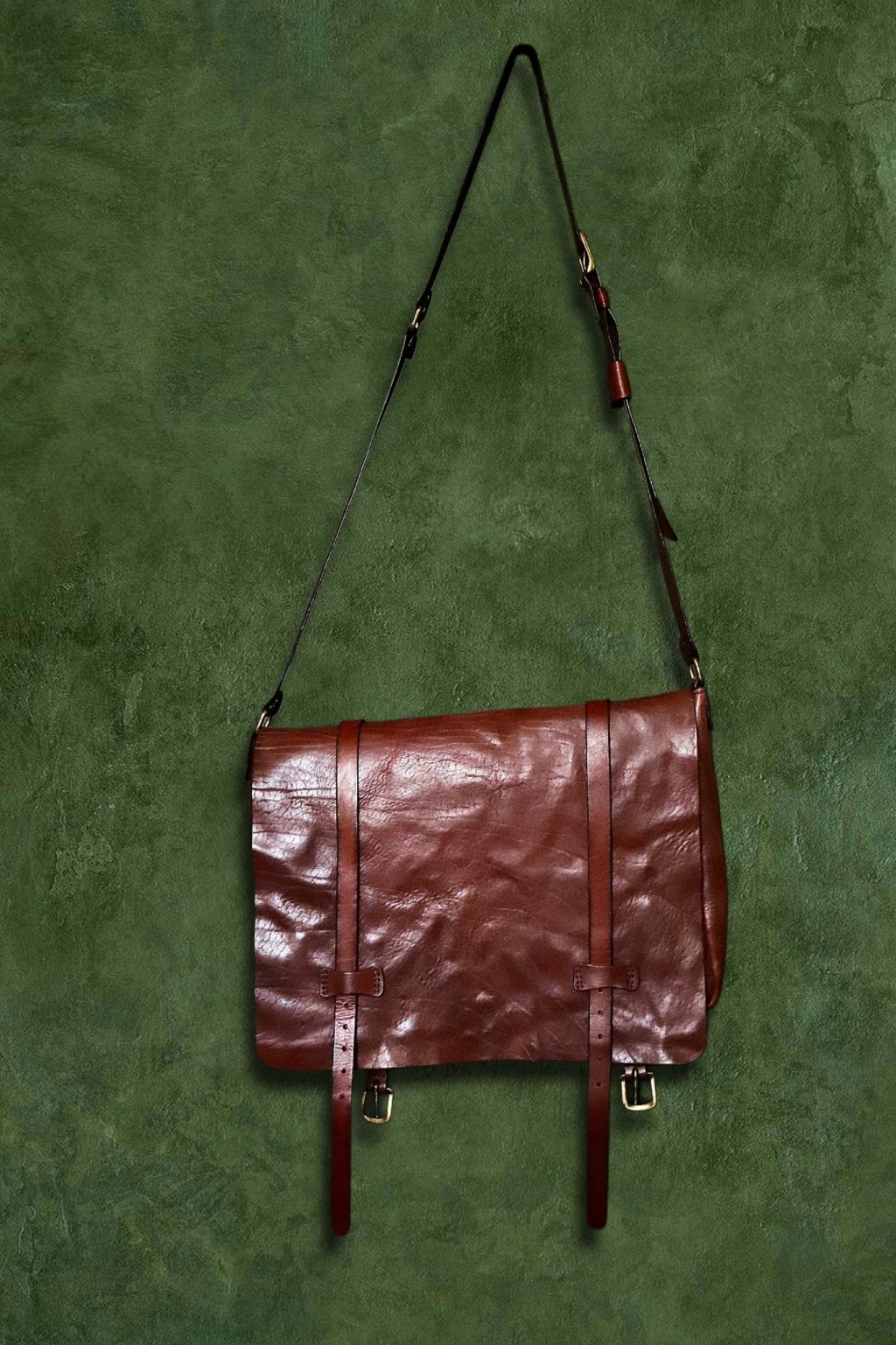 Сумка-мессенджер из «стиранной кожи»