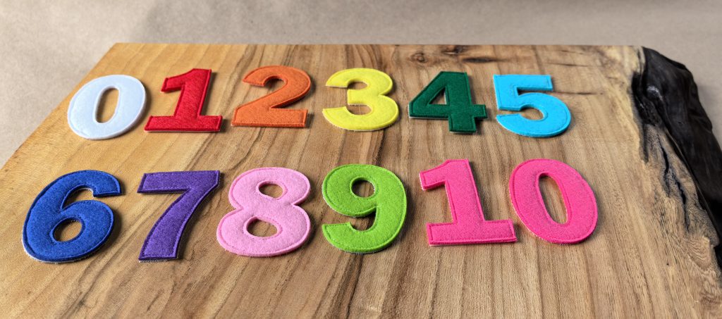 Цифры из фетра на липучке